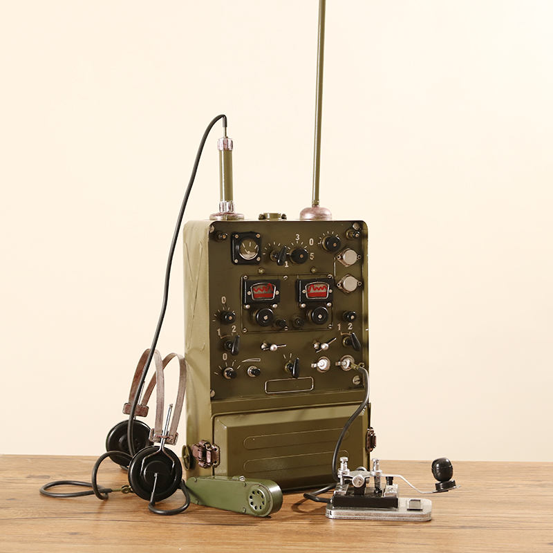 復(fù)古發(fā)報(bào)機(jī) 創(chuàng)意工藝與金融中介的跨界融合